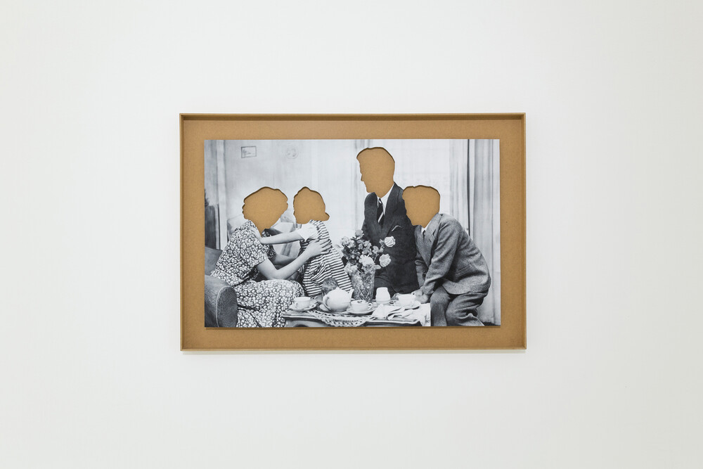 Family Photo With Clipped Head on Wood - © GALERIE DES GALERIES