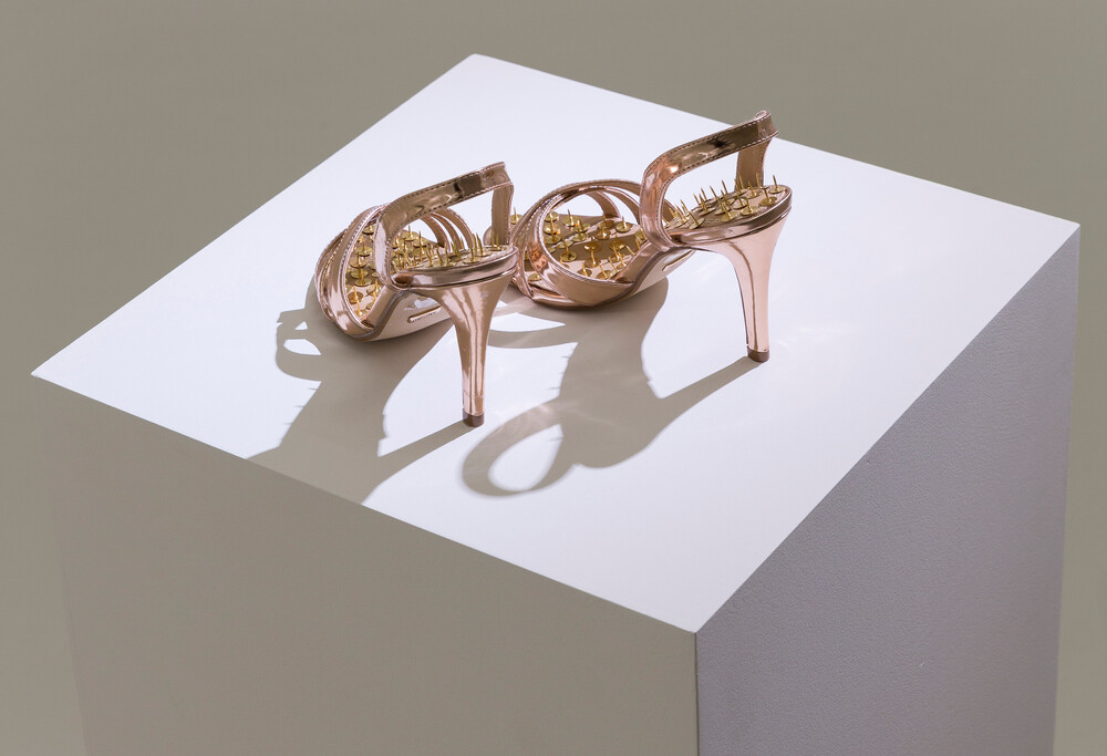 Shoes With Pins - © GALERIE DES GALERIES