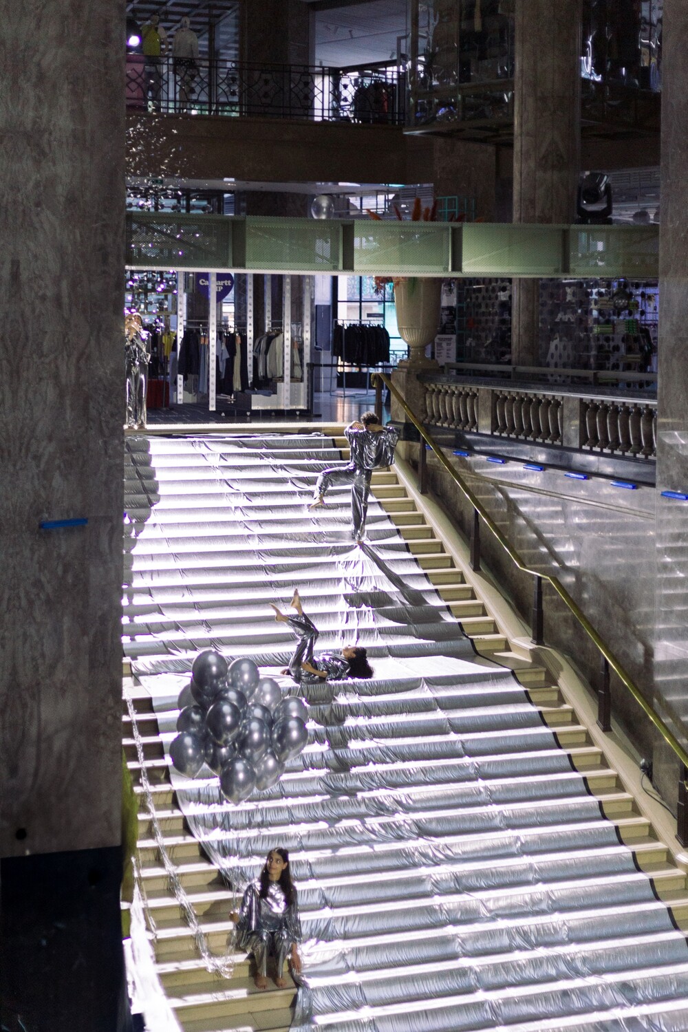 BY NIGHT "LIVE" - © Galerie des Galeries