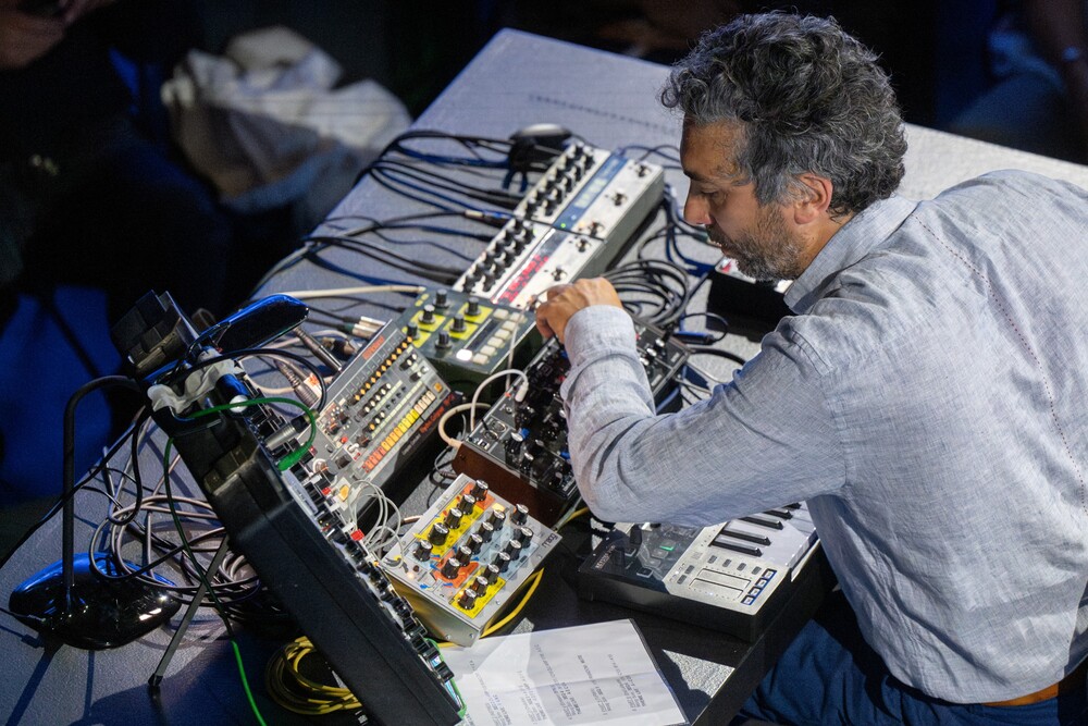 BY NIGHT "LIVE" - © Galerie des Galeries