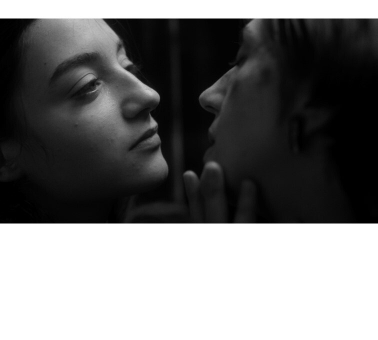 Deux personnes <BR> échangeant de la salive - © Galerie des Galeries