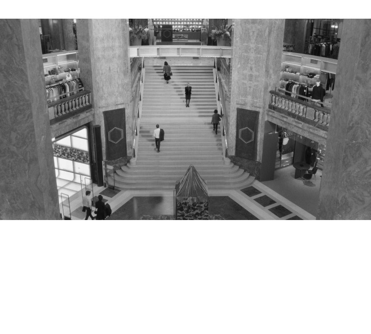 Deux personnes <BR> échangeant de la salive - © Galerie des Galeries