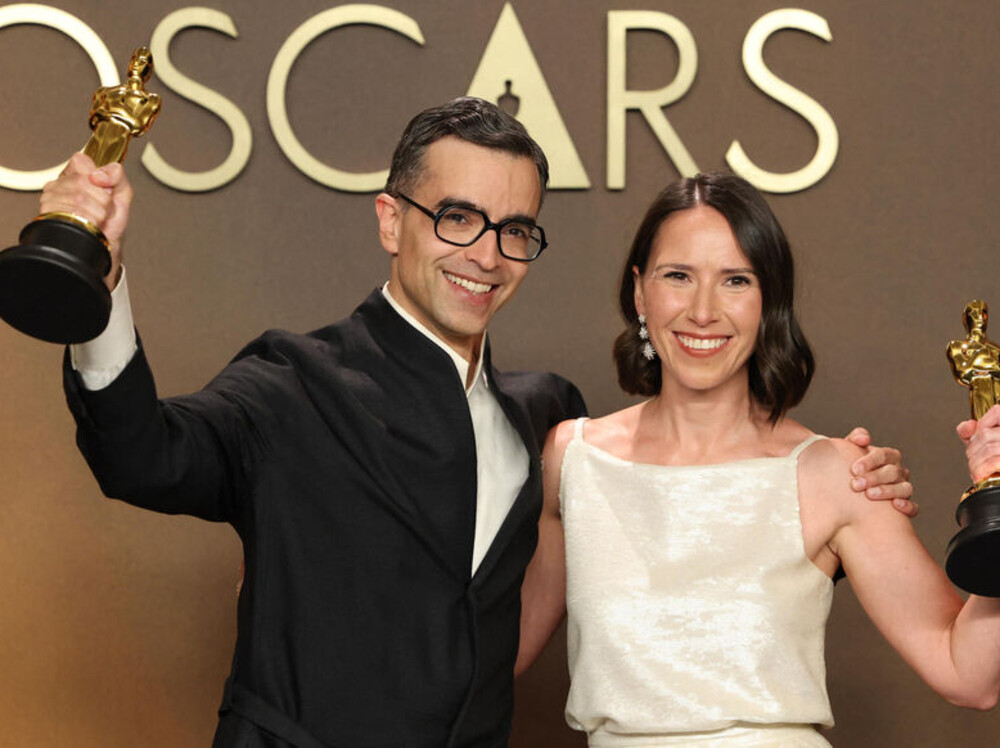 Deux personnes <BR> &eacute;changeant de la salive - © Galerie des Galeries